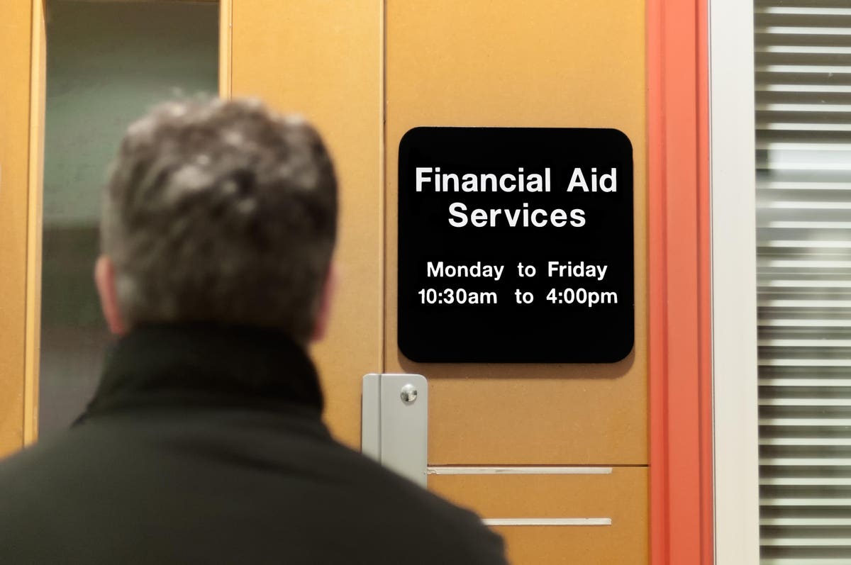 States Trying To Make Financial Aid More Transparent For Students
